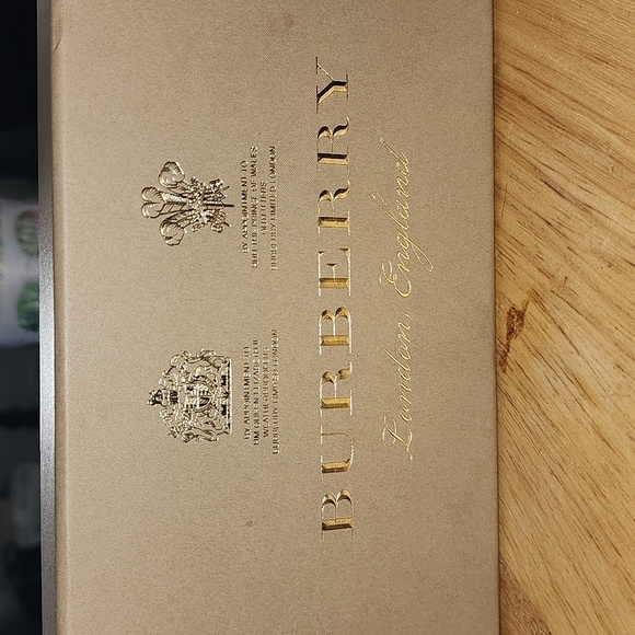 Burberry Rowe Horse 3D Print Wallet NWOT comes with 2 dust bags 🎒 ✨️ - Picture 8 of 8